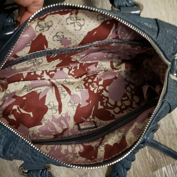 Guess Purse - Picture 3 of 6